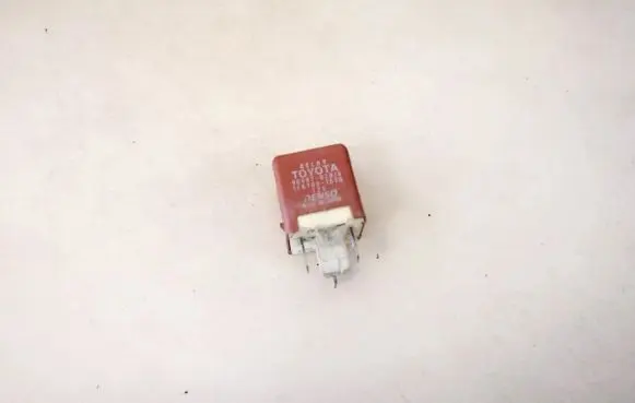 Toyota Hilux (AN10, AN20, AN30) Other relay 9098702016 156700-1570