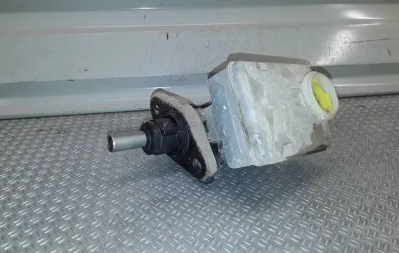 Master brake cylinder