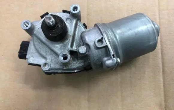 Toyota Yaris XP210 Front wiper linkage and motor