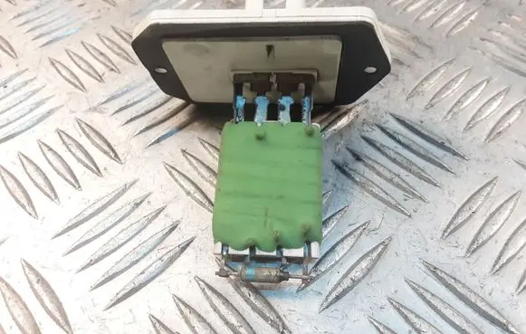 Toyota Yaris Heater blower motor/fan resistor 2R79K