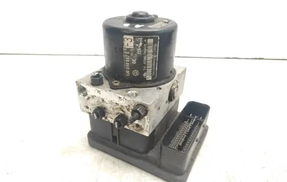 Volkswagen Golf IV ABS Pump 1C0907379E 10096003133 1J0614517E