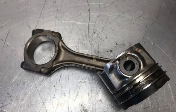 Toyota Avensis T250 Piston with connecting rod 13101-0R030 13201-0R020