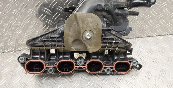 Toyota Yaris Intake manifold 1712021060