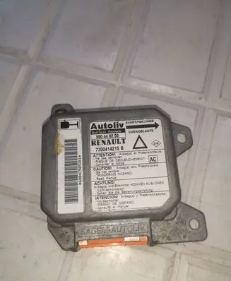 Renault Laguna I Airbag control unit/module 7700414215B 550449200