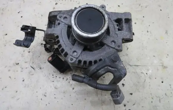 Toyota RAV 4 (XA40) Generator/alternator 27060-26041