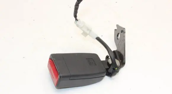 Mazda 3 II Rear seatbelt buckle