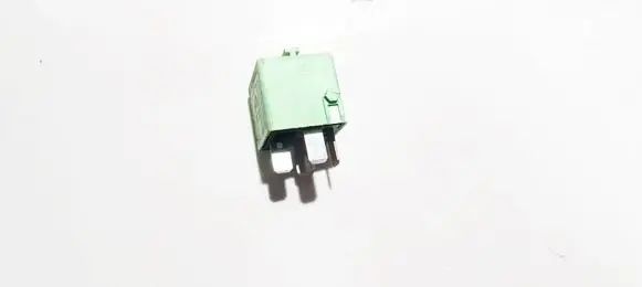 BMW 5 E39 Other relay 61368373700 v23134-k59-x312