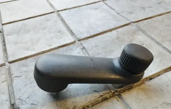 Renault Safrane Rear door window winding handle 7700811387