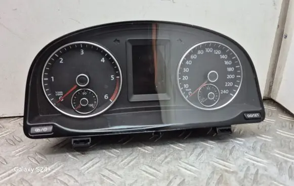 Volkswagen Caddy Speedometer (instrument cluster) 2K5920876F