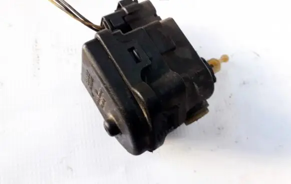 Headlight level adjustment motor