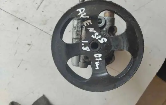 Toyota Avensis T220 Power steering pump