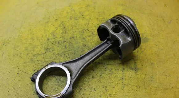 Piston with connecting rod