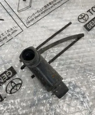 Toyota Auris 150 Windscreen/windshield washer pump 8533010290
