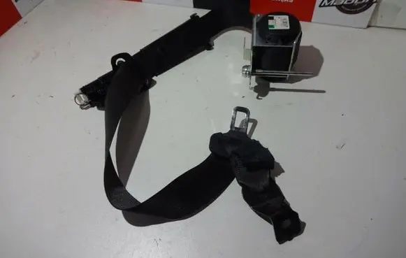 Opel Zafira B Front seatbelt 13296206