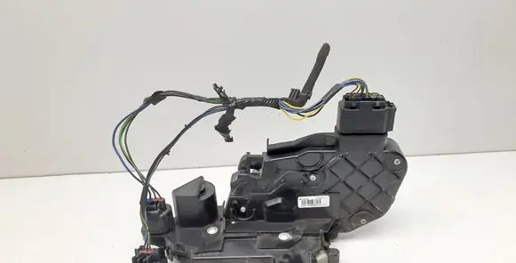 Volvo XC60 Front door lock 30799307