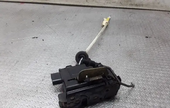 Audi A2 Front door lock 8Z2837015A