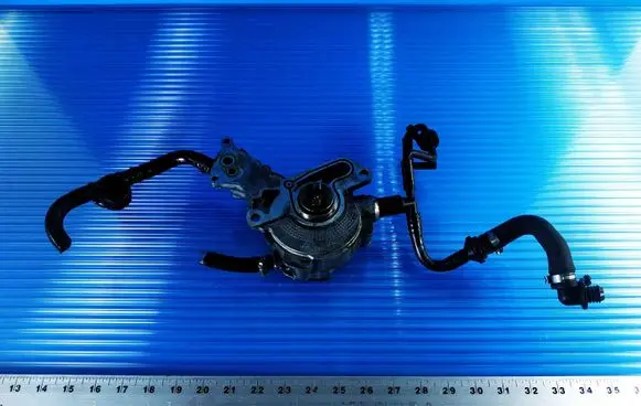 Volkswagen PASSAT B6 Vacuum pump 038145209A