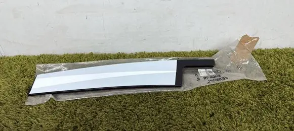 Renault Espace V (RFC) Front door glass trim molding 802849269r