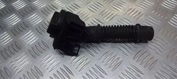 Mercedes-Benz A W169 Oil fill pipe 6400100369