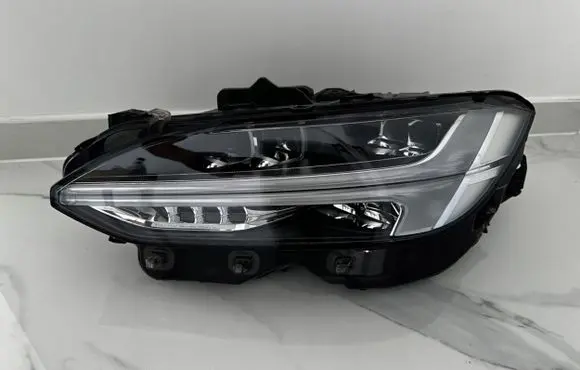 Volvo S90, V90 Headlight/headlamp 31468900 89911775 1709251597