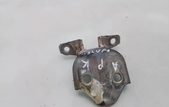 Mitsubishi Pajero Sport I Front door lower hinge 