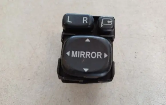 Toyota Avensis T250 Wing mirror switch 183575