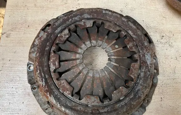 Toyota Avensis T220 Pressure plate 