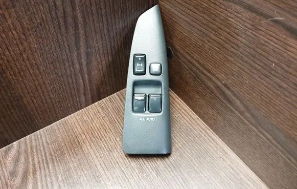 Toyota Avensis Verso Electric window control switch 84810 7423213090