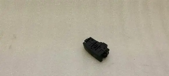 Mercedes-Benz E W212 Central locking switch button A2048706410