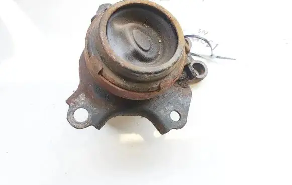 Honda FR-V Engine mount bracket