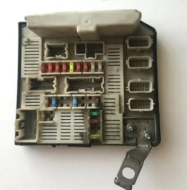 Renault Megane II Fuse box set 8200481866