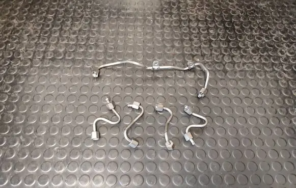 Fuel injector supply line/pipe
