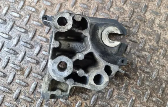 Ford Galaxy Engine mounting bracket 6M516030BA