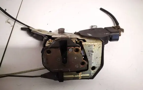 Lexus IS 200-300 Front door lock