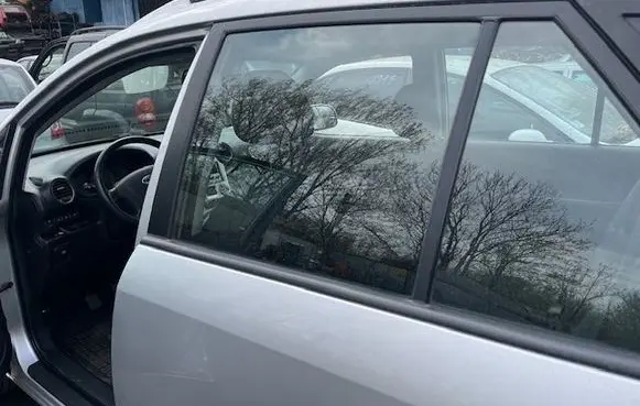 KIA Carens I Rear door window glass 