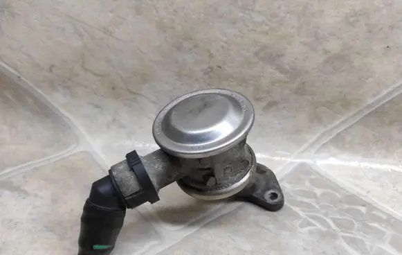 BMW 7 E65 E66 EGR valve 72823801