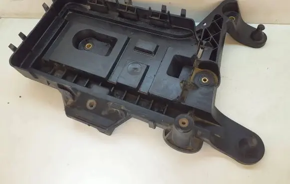 Volkswagen Golf Plus Battery tray 1K0915333C