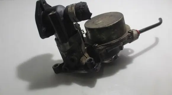 Ford Mondeo Mk III Vacuum pump