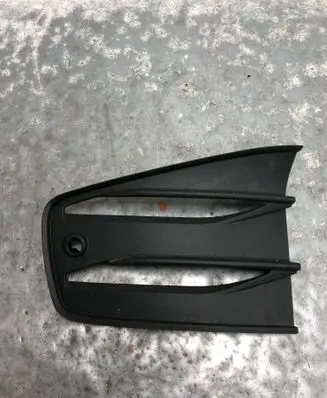 Volkswagen Golf VIII Front bumper lower grill 5H0853665P-BILI 5H0853665P