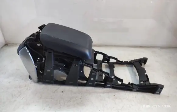 Mercedes-Benz R W251 Center console A2516801255