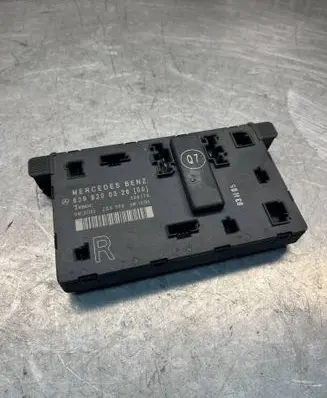 Mercedes-Benz Vito Viano W638 Door control unit/module 6398200326 ZGS004