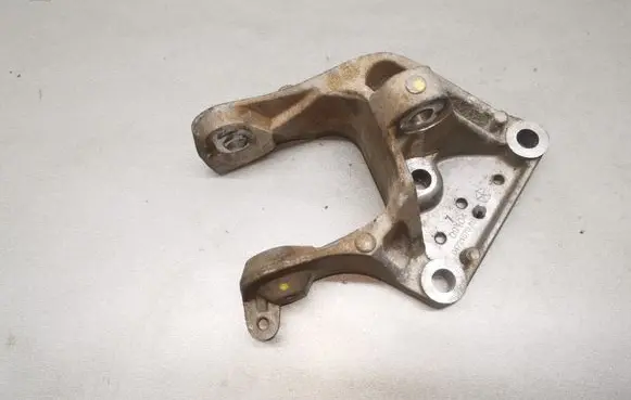 Chrysler Town & Country V Engine mounting bracket 04721570AB 04721570