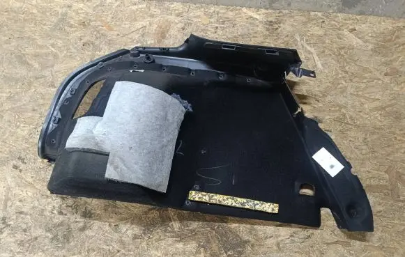 Trunk/boot lower side trim panel