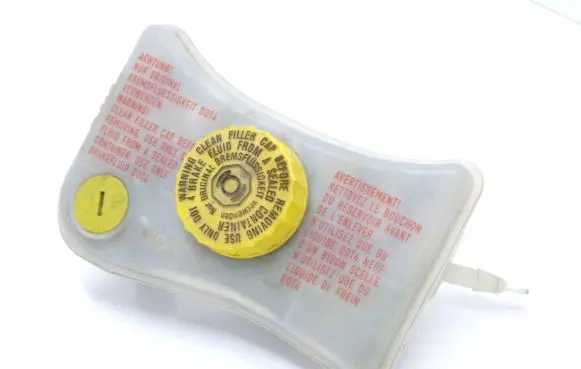 Brake fluid reservoir