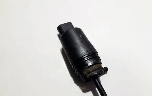 BMW 5 E39 Windscreen/windshield washer pump 67128377612