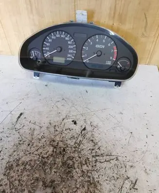 Mitsubishi Carisma Speedometer (instrument cluster) 0P0179001 231202