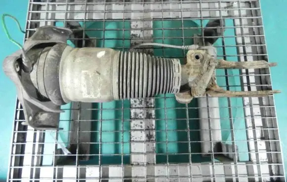 Volkswagen Touareg I Front shock absorber/damper 7L6412022AG IMPRK1242186
