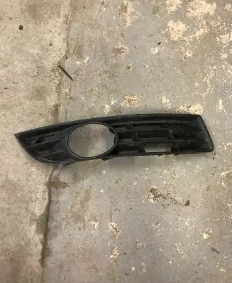 Volkswagen PASSAT B6 Front bumper lower grill 3C0853666A
