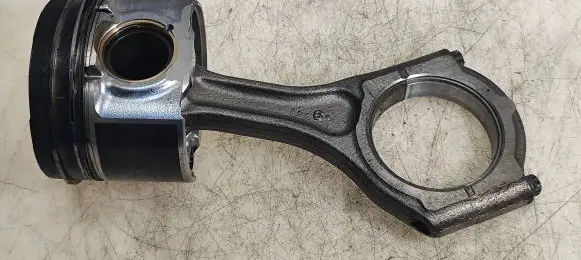 Subaru Legacy Piston with connecting rod