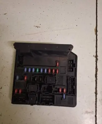 Nissan Qashqai Fuse module 284B7BB00C 522792F02 4647699486
